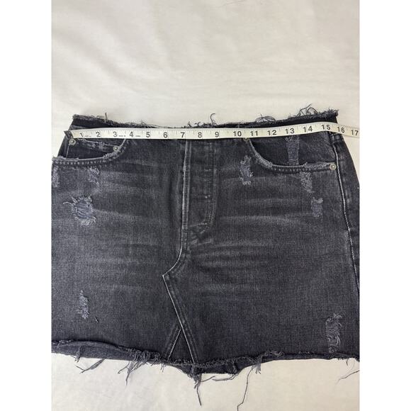 Reformation Black Distressed Denim Mini Skirt Raw Hem High Rise Size 28 - Picture 4 of 8